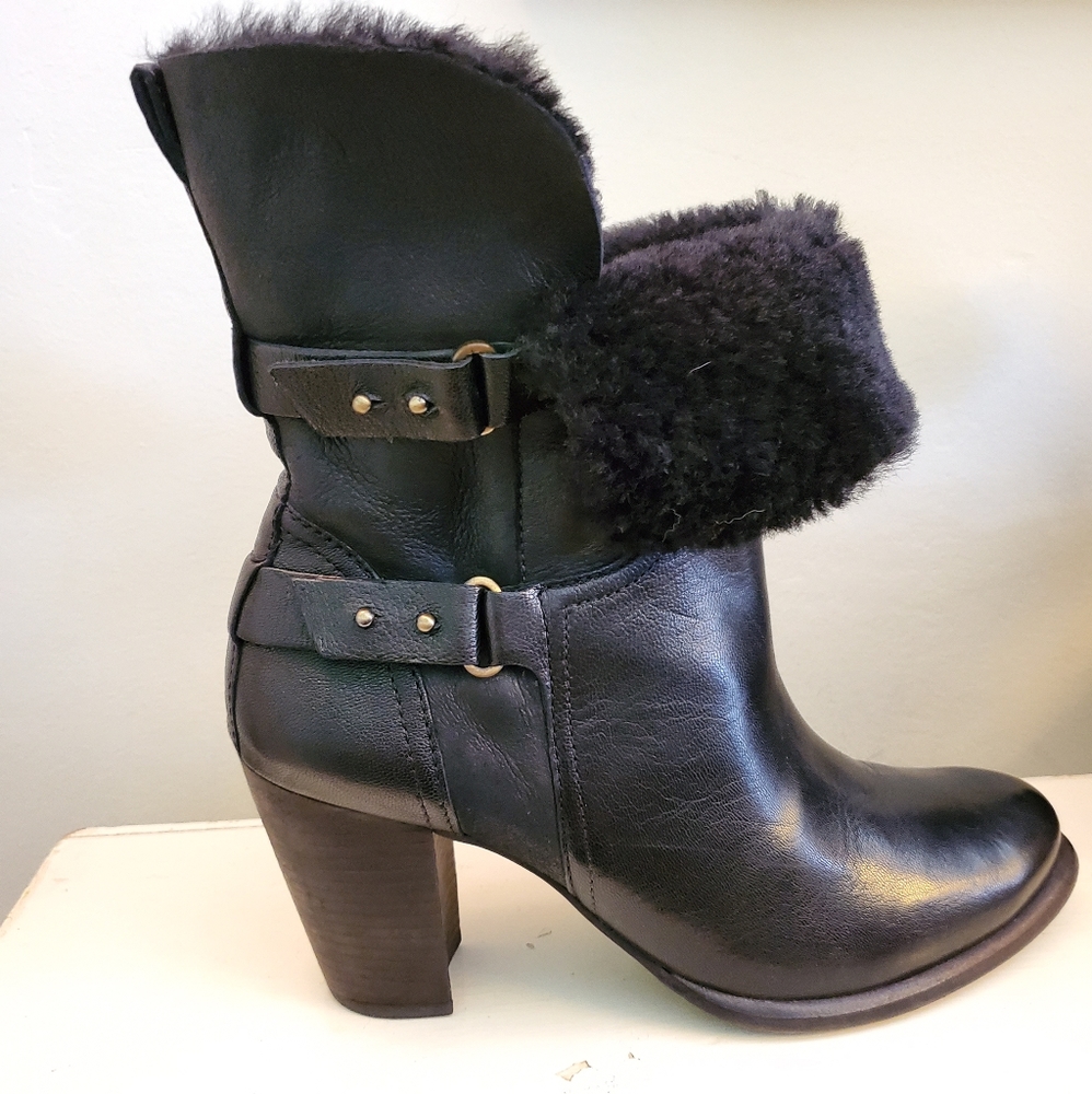 UGG Jayne Black Leather Sheepskin Lined Boots EUC